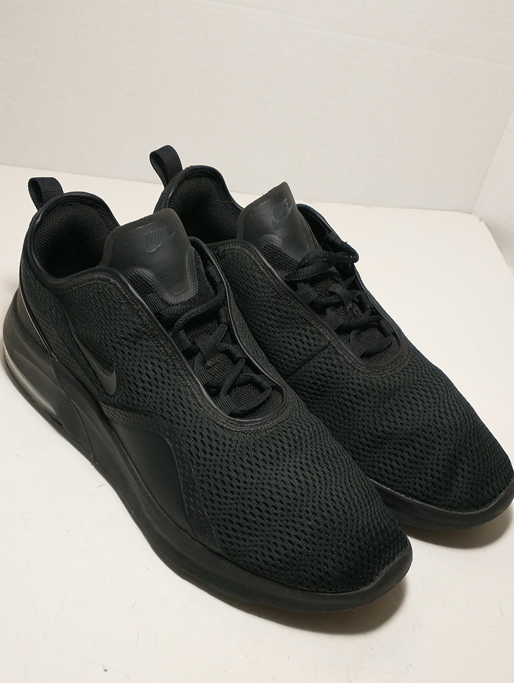 Nike Air Max Motion 2 Black Sneakers, Mens‎ Size 11, Running, Exercise